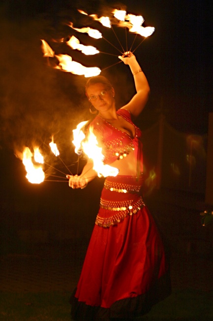 Tanec s ohněm skupiny Ballare
